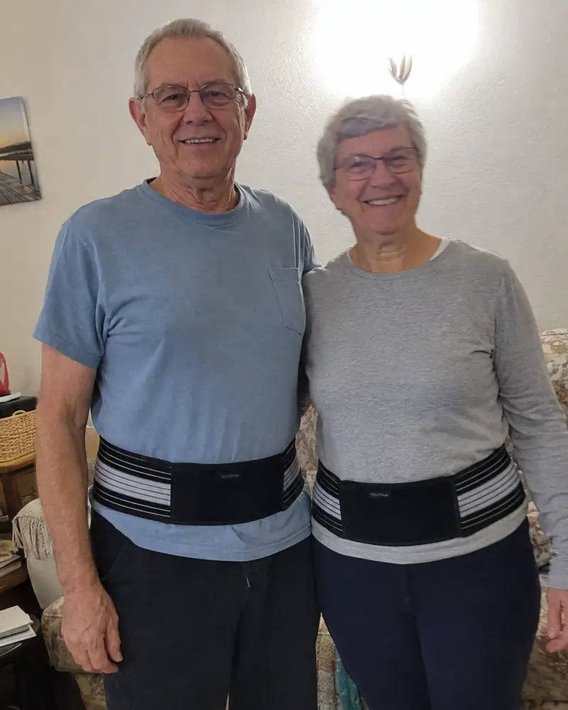 Robert et Anne portent chacun leur ceinture Soutenia